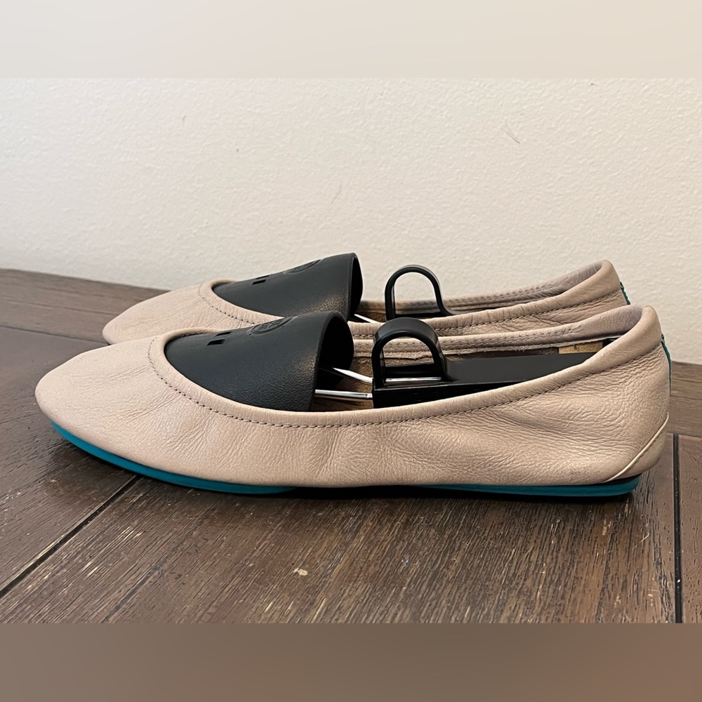 Tieks Beige Leather Ballet Flats with Teal Sole